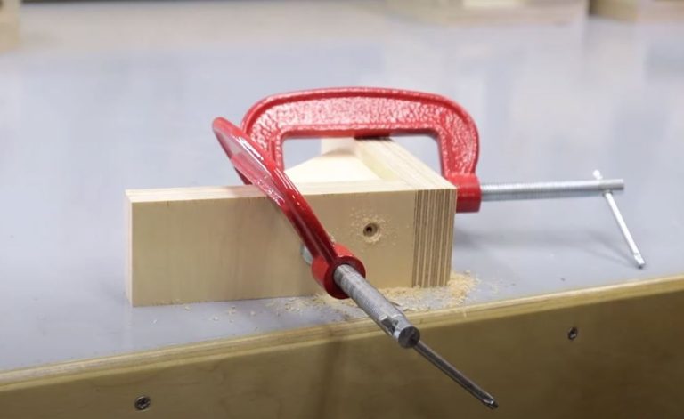 Strong And Simple DIY Wooden Corner Clamps – Free Plans
